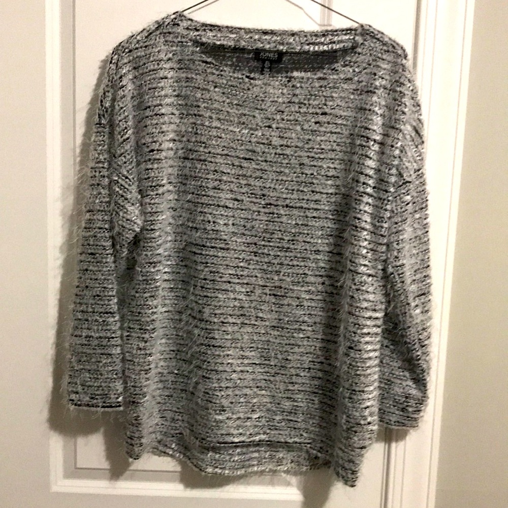 Jones of NY String fury striped sweater b/w scooped neck